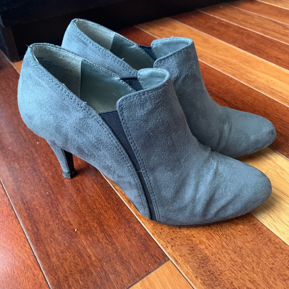 Gray suede Nine West booties with heel